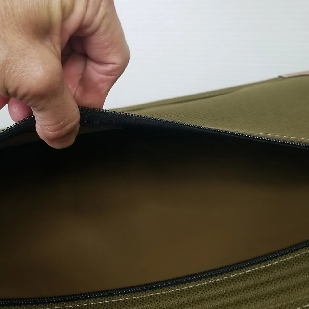 VINTAGE MEMBERS ONLY OLIVE GREEN SUITCASE/ CARRY-ON LUGG 14